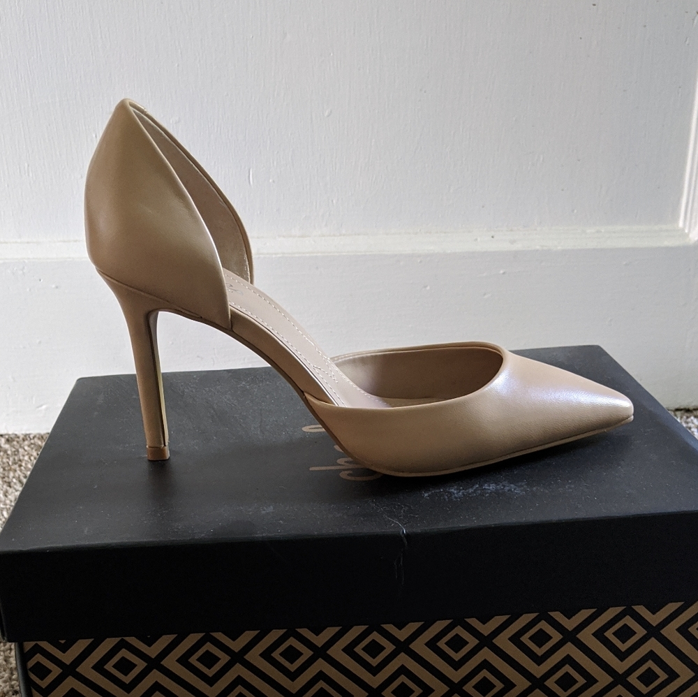 NEW Charles David neutral heels